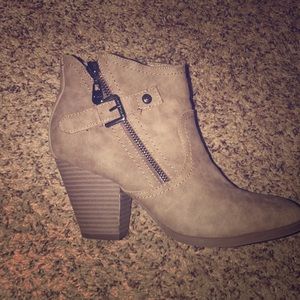 Only worn once for a dance!